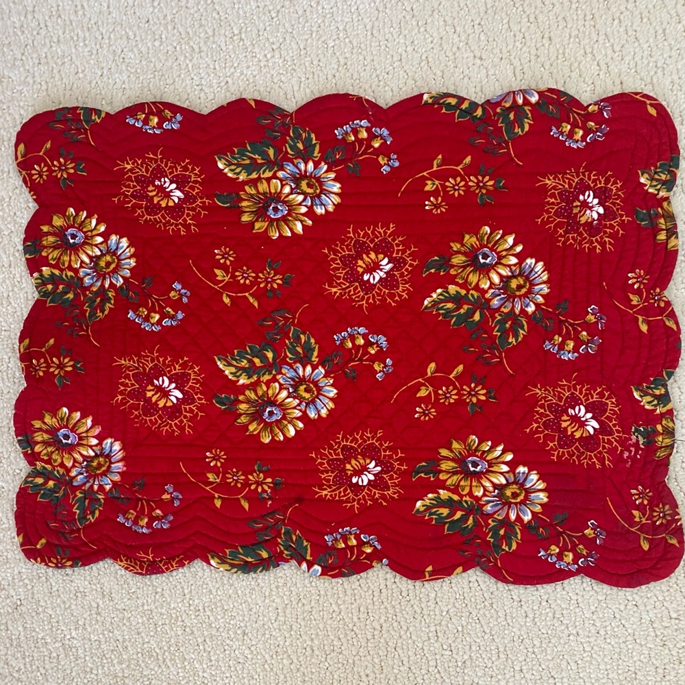 15 REVERSIBLE GORGEOUS  Red & Navy Floral Quilted Placemats;washable;13” X 18”